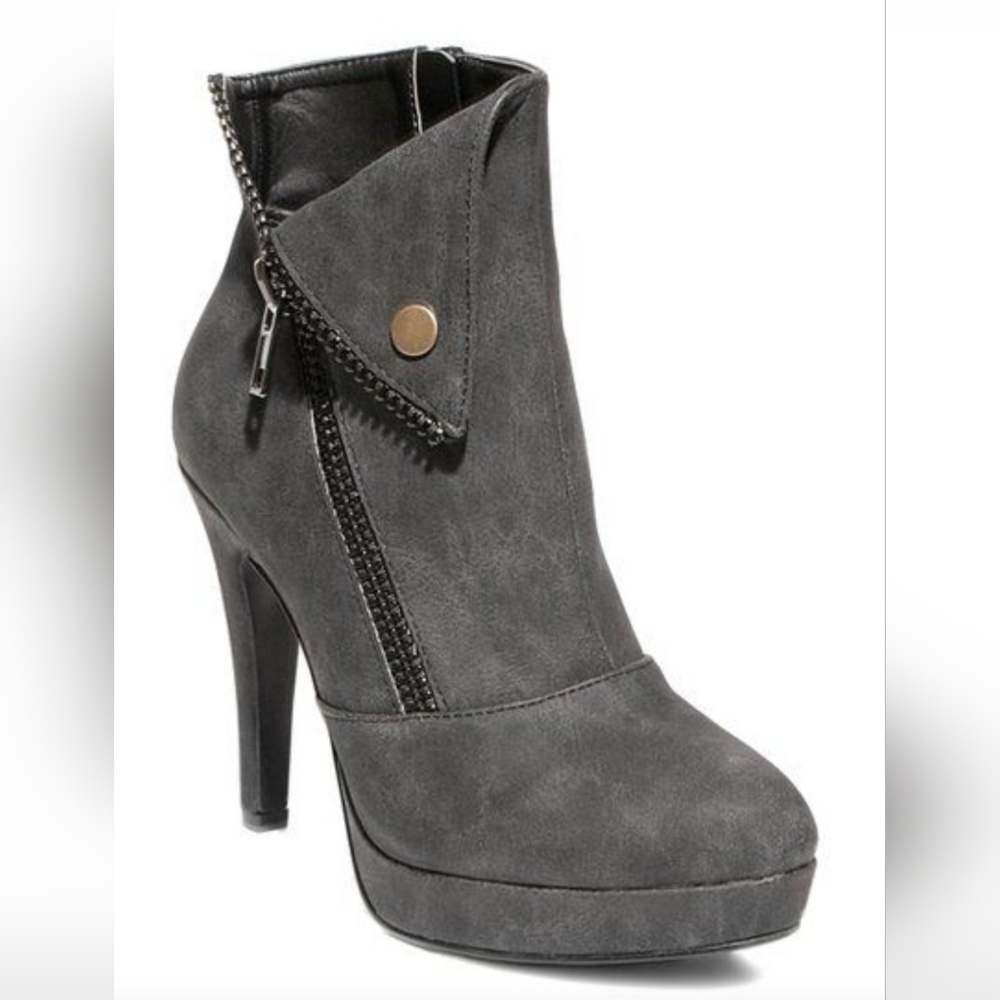 TWO LIPS | Grey Booties | Size 8M